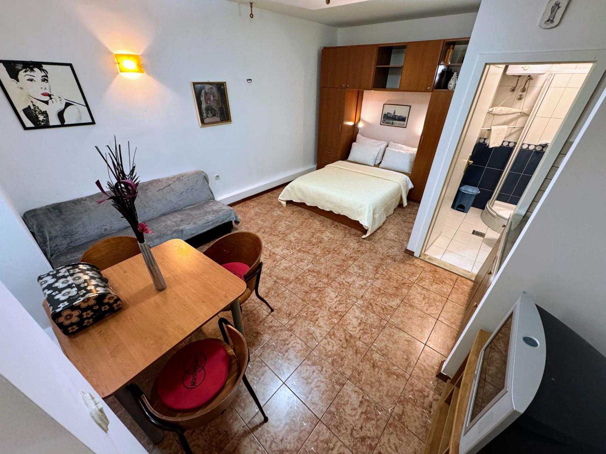 Grgur Studio Apartments Сплит Экстерьер фото