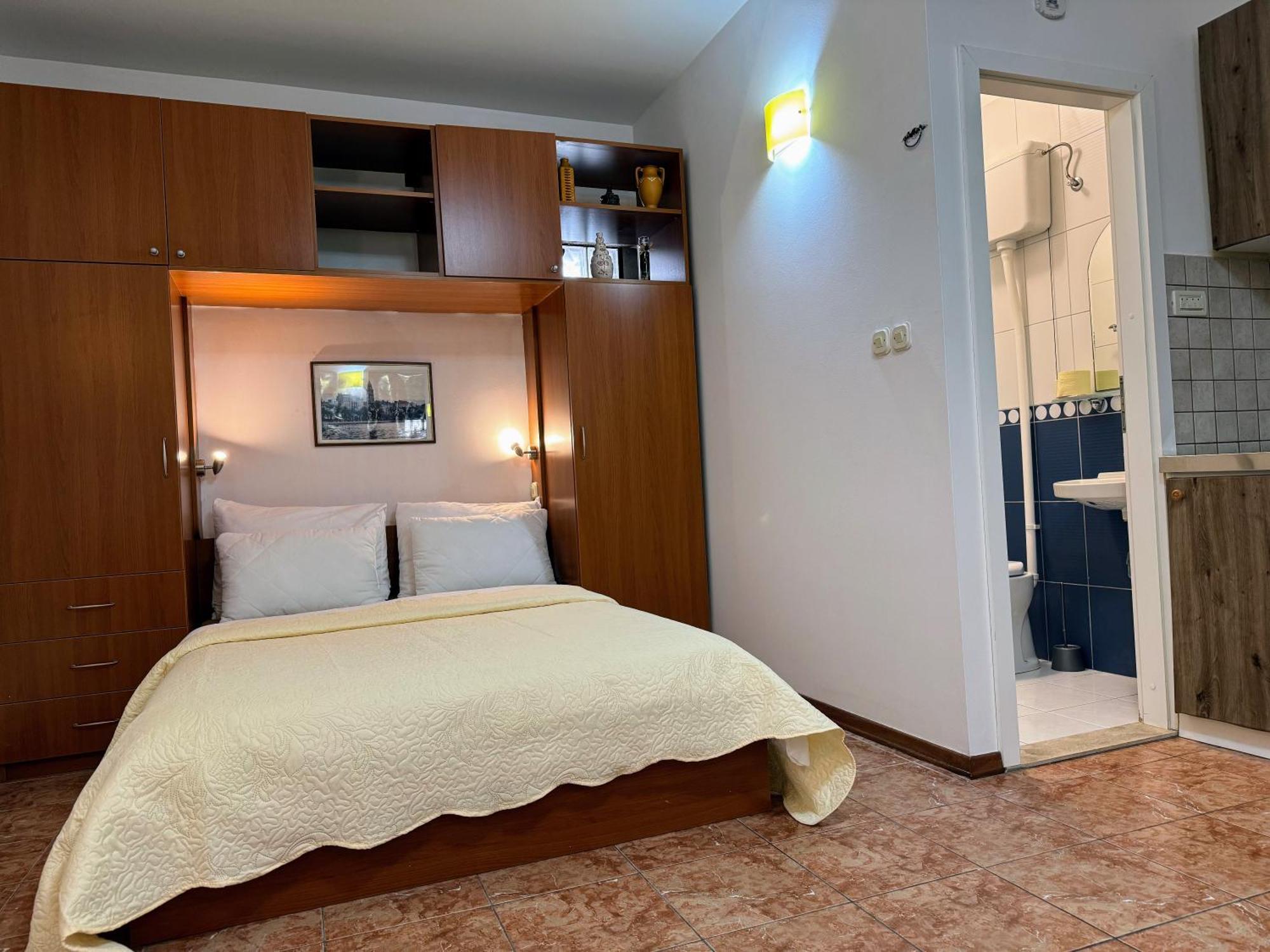 Grgur Studio Apartments Сплит Экстерьер фото