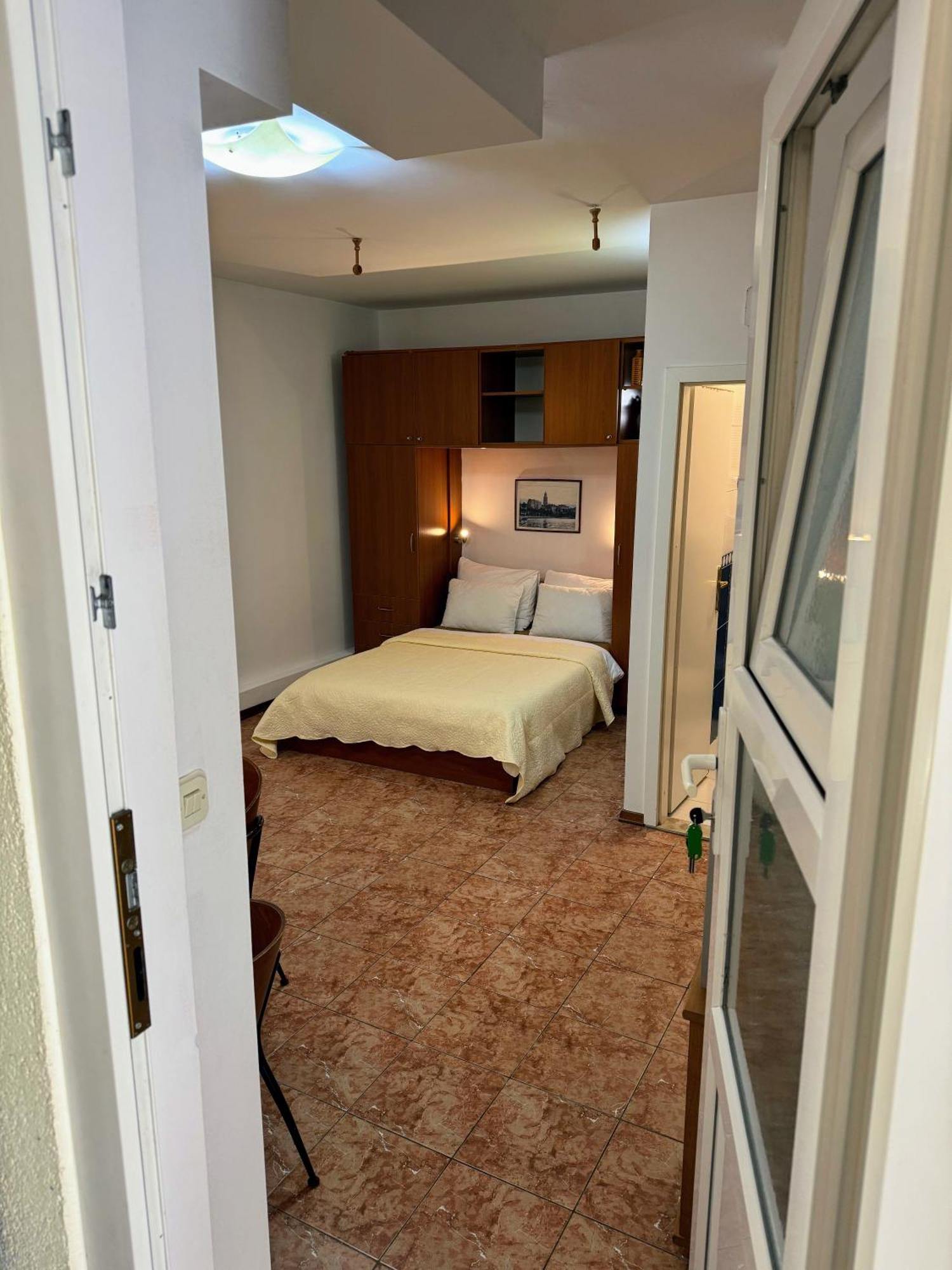 Grgur Studio Apartments Сплит Экстерьер фото