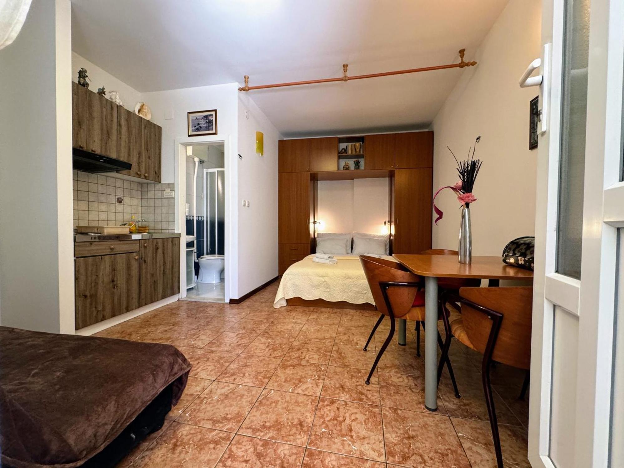 Grgur Studio Apartments Сплит Экстерьер фото