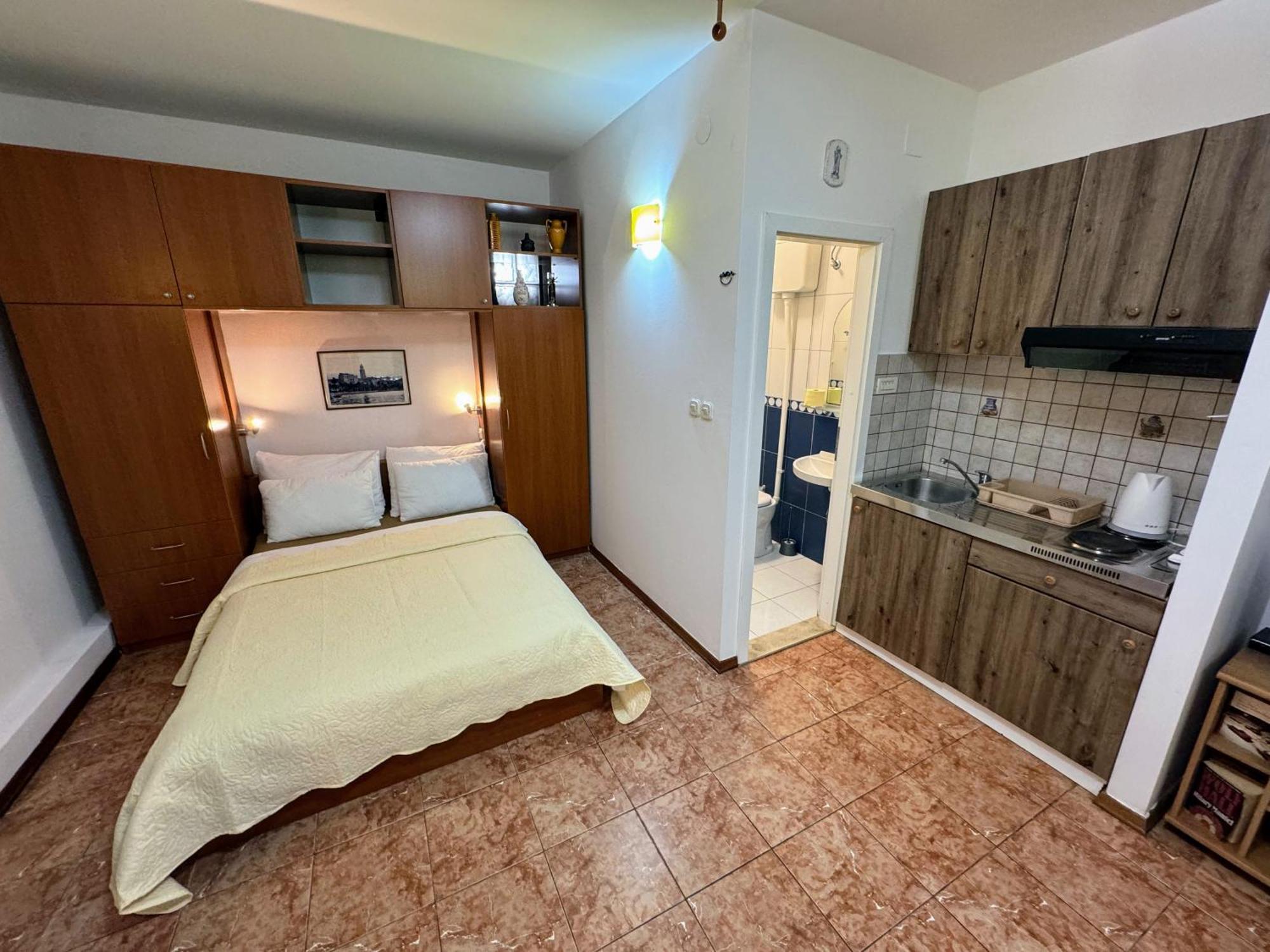 Grgur Studio Apartments Сплит Экстерьер фото